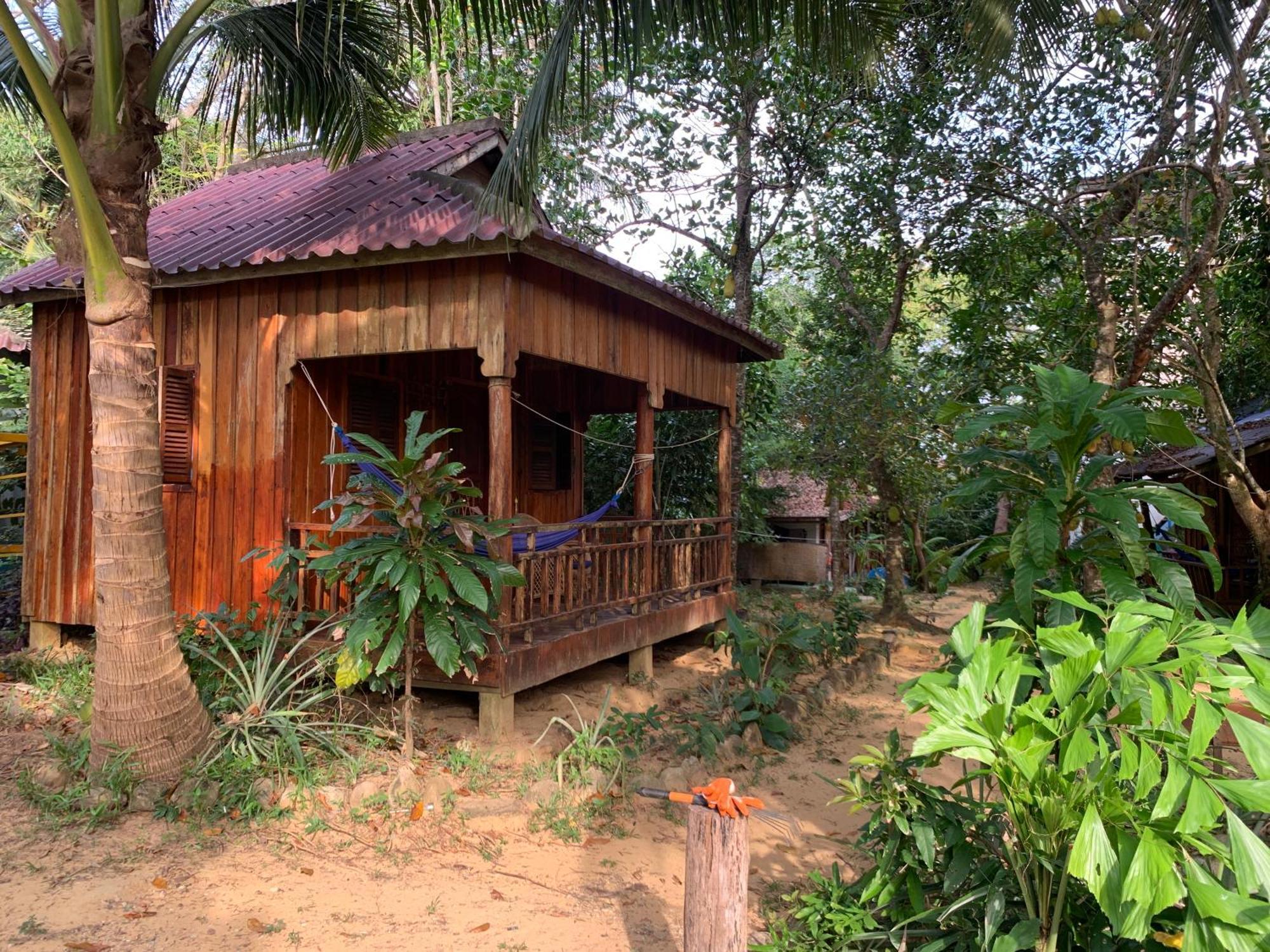 Easy Tiger - M'Pai Bay Beach, Koh Rong Sanloem Exterior photo